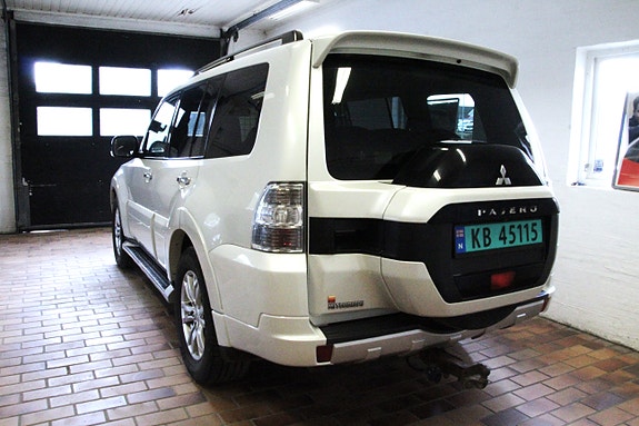 Mitsubishi Pajero 6 of 20