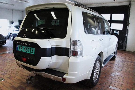 Mitsubishi Pajero 8 of 20