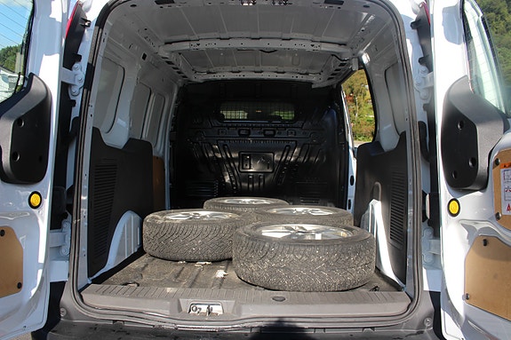 Ford Transit Connect 6 of 22