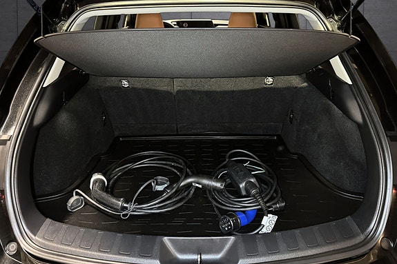 Lexus UX300e 23 of 23