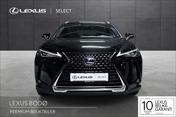 Lexus UX300e 8 of 23