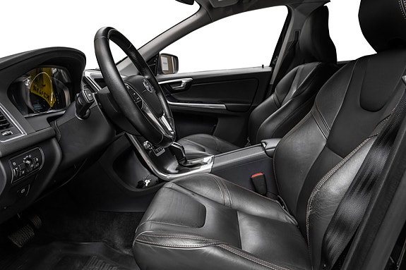 Volvo XC60 15 of 30