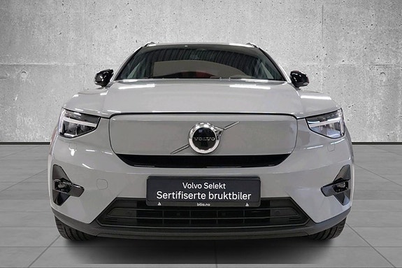 Volvo EX40 2 of 27