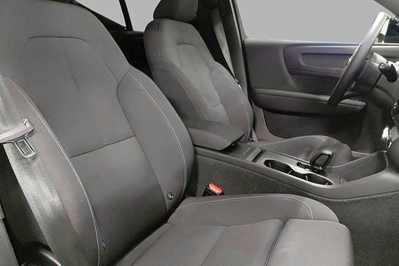 Volvo EX40 13 of 27