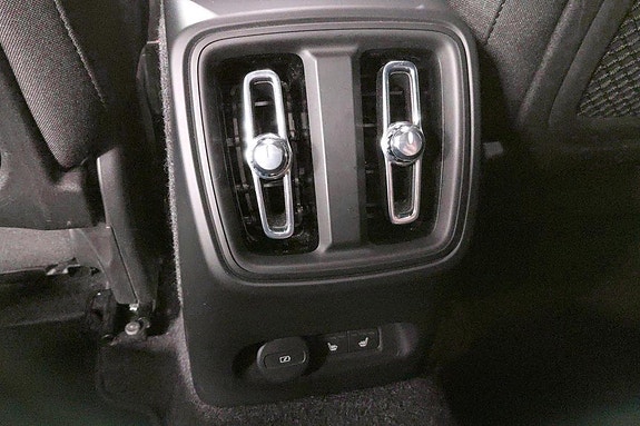 Volvo EX40 18 of 27