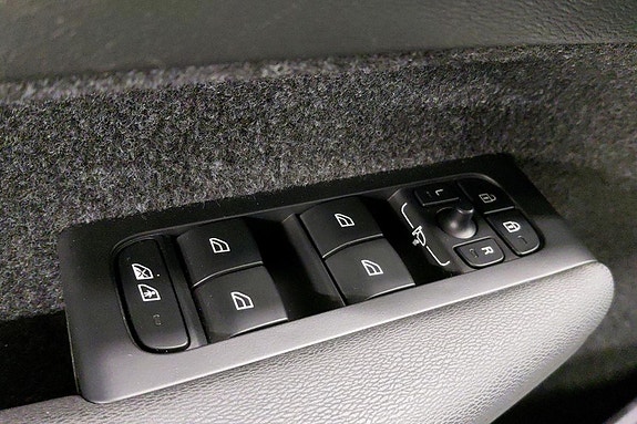 Volvo EX40 19 of 27
