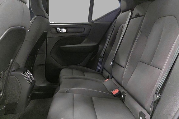 Volvo EX40 11 of 27