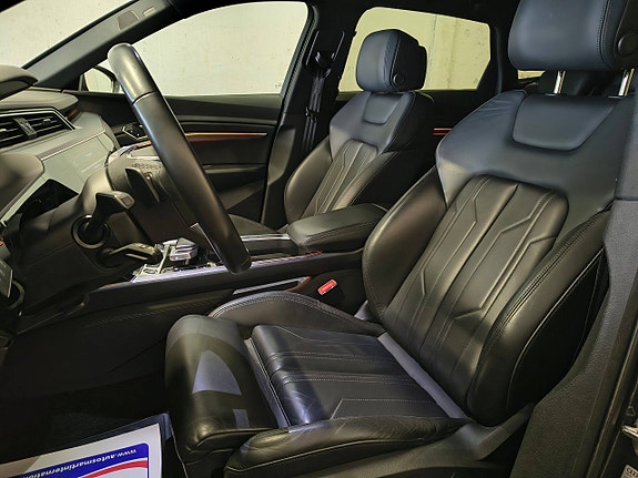 Audi e-tron 8 of 25