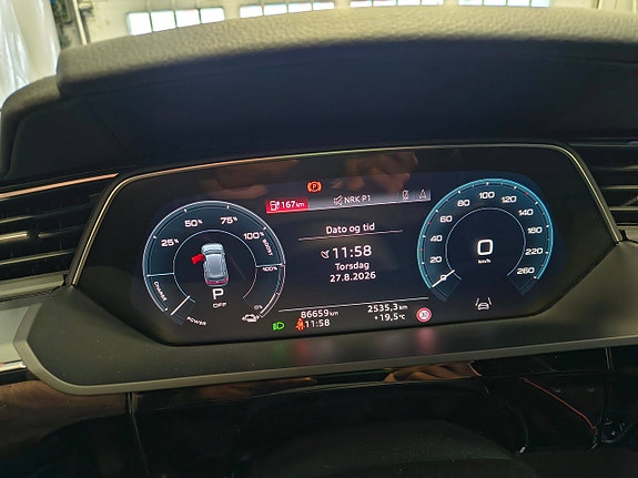 Audi e-tron 11 of 25