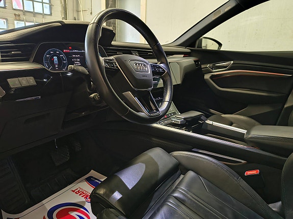 Audi e-tron 7 of 25