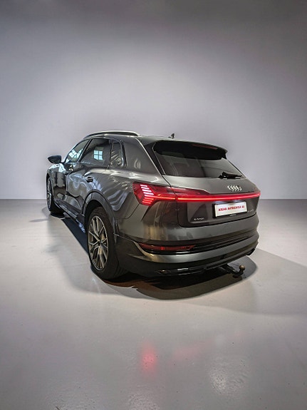 Audi e-tron 3 of 25