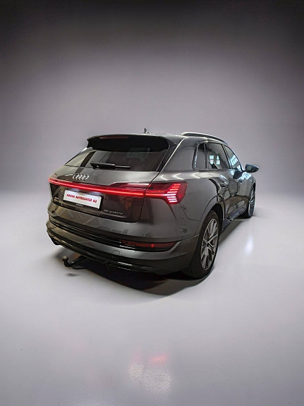 Audi e-tron 2 of 25