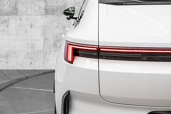 Polestar 4 8 of 26