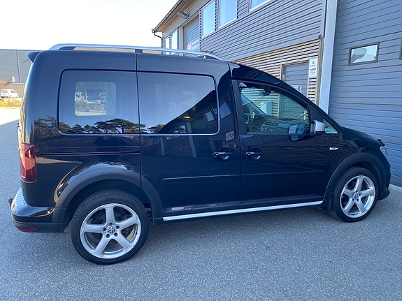 Volkswagen Caddy Alltrack 17 of 30