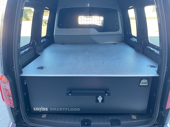 Volkswagen Caddy Alltrack 29 of 30