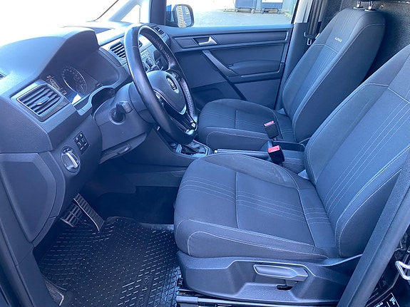 Volkswagen Caddy Alltrack 18 of 30