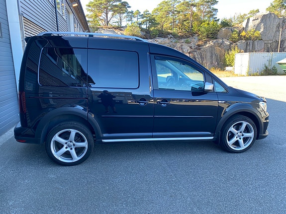 Volkswagen Caddy Alltrack 2 of 30
