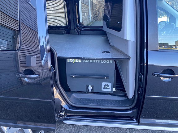 Volkswagen Caddy Alltrack 27 of 30