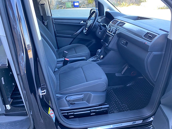 Volkswagen Caddy Alltrack 26 of 30