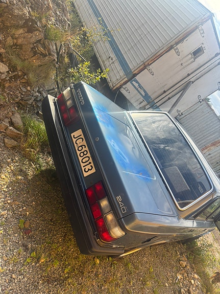 Volvo 240 4 of 8