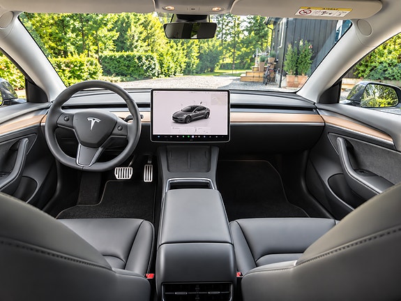 Tesla Model 3 5 of 6