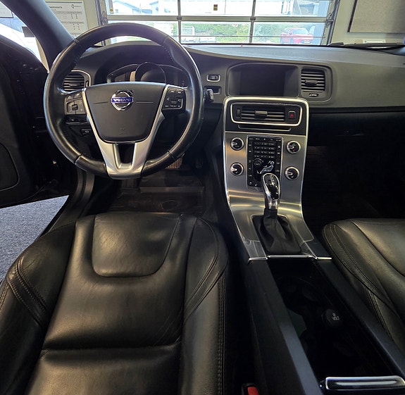 Volvo V60 Cross Country 10 of 13