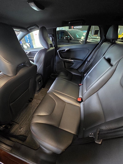 Volvo V60 Cross Country 9 of 13