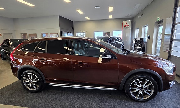 Volvo V60 Cross Country 6 of 13