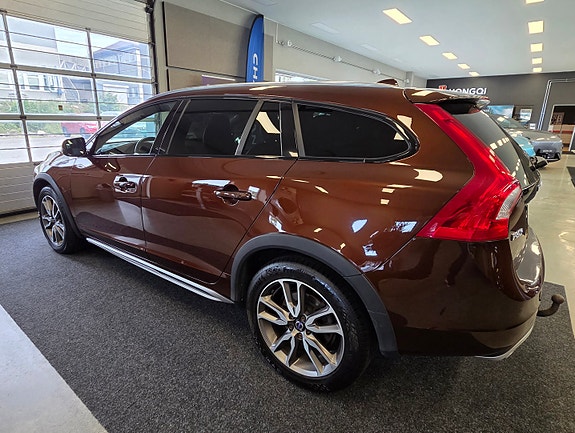 Volvo V60 Cross Country 3 of 13