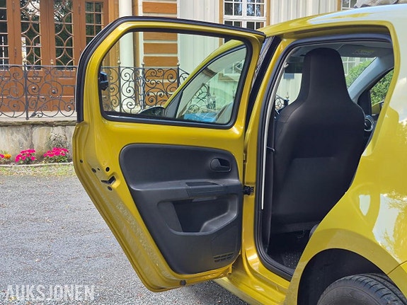 Volkswagen UP! 26 of 30