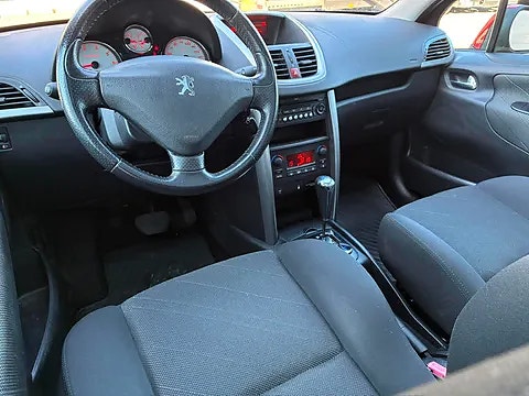 Peugeot 207 8 of 15