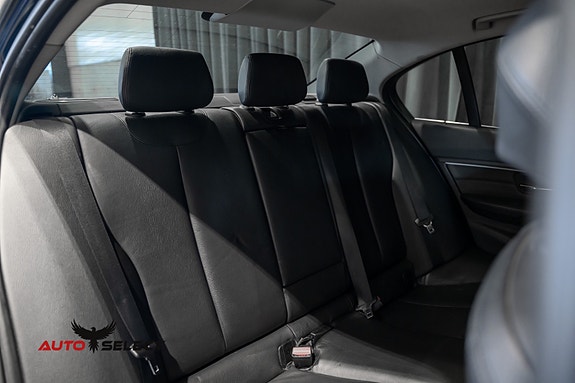 BMW 335i 17 of 30