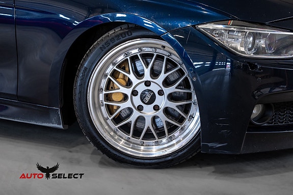 BMW 335i 3 of 30