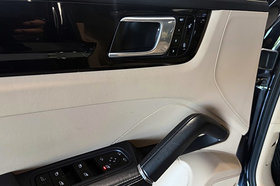Porsche Cayenne 27 of 30