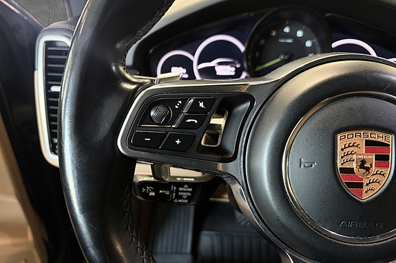 Porsche Cayenne 25 of 30