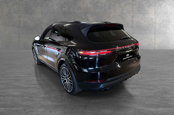 Porsche Cayenne 4 of 30