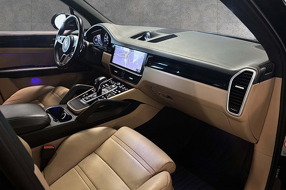 Porsche Cayenne 18 of 30