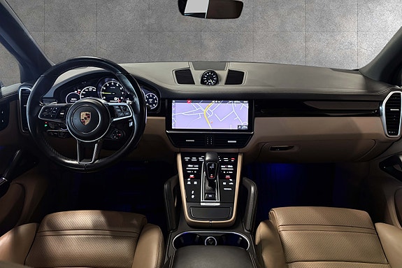 Porsche Cayenne 13 of 30