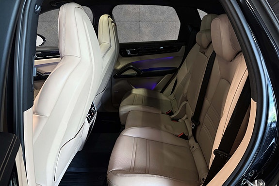 Porsche Cayenne 16 of 30