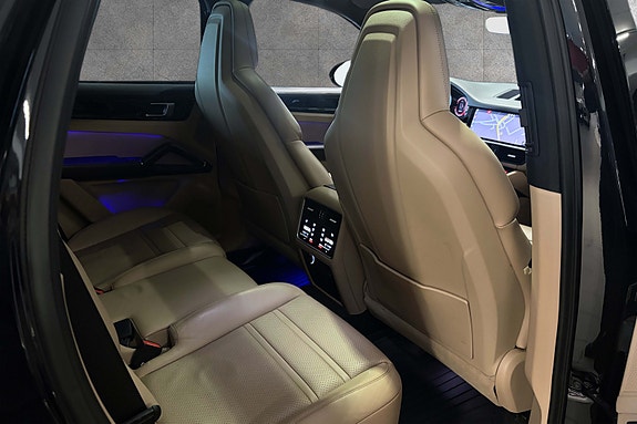 Porsche Cayenne 15 of 30