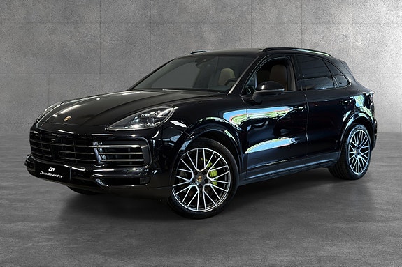 Porsche Cayenne 2 of 30