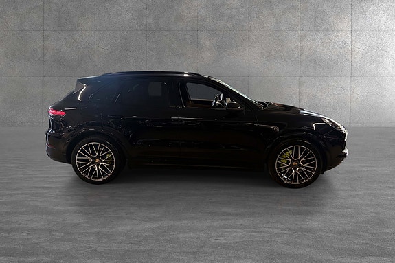 Porsche Cayenne 7 of 30