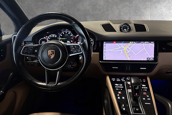 Porsche Cayenne 17 of 30