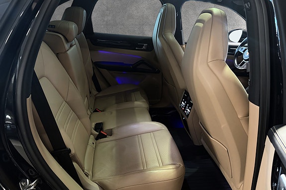 Porsche Cayenne 20 of 30