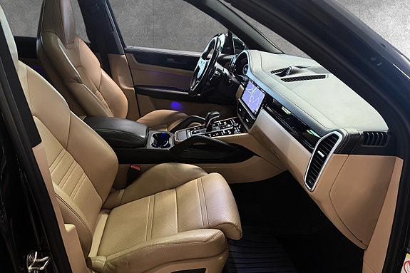 Porsche Cayenne 19 of 30