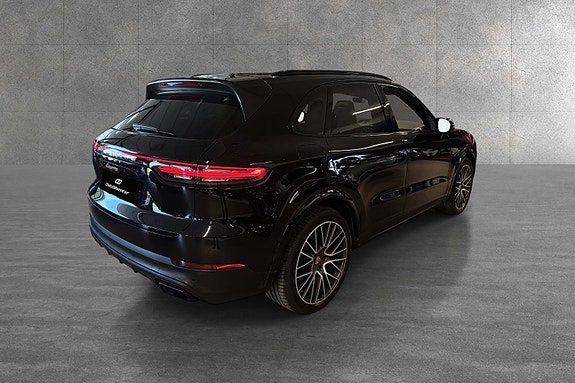Porsche Cayenne 6 of 30