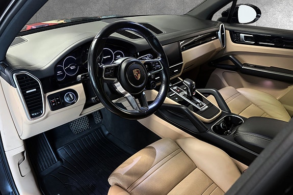 Porsche Cayenne 9 of 30