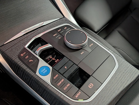 BMW i4 21 of 27