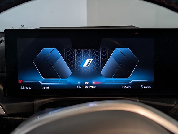 BMW i4 17 of 27