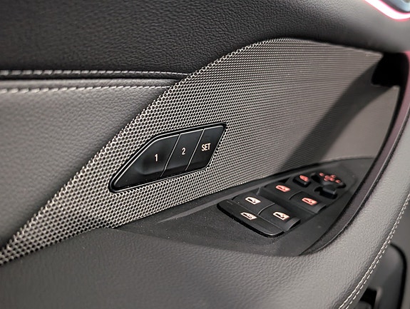 BMW i4 12 of 27